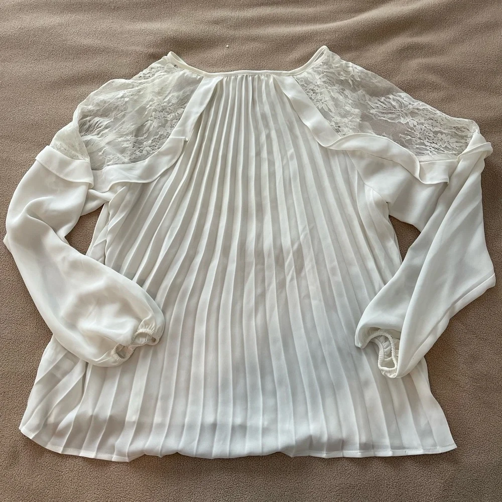 Express Blouse - Picture 2 of 3